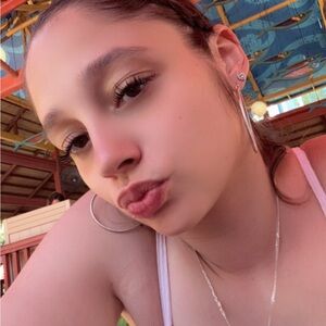 Meet your Posher, Carla